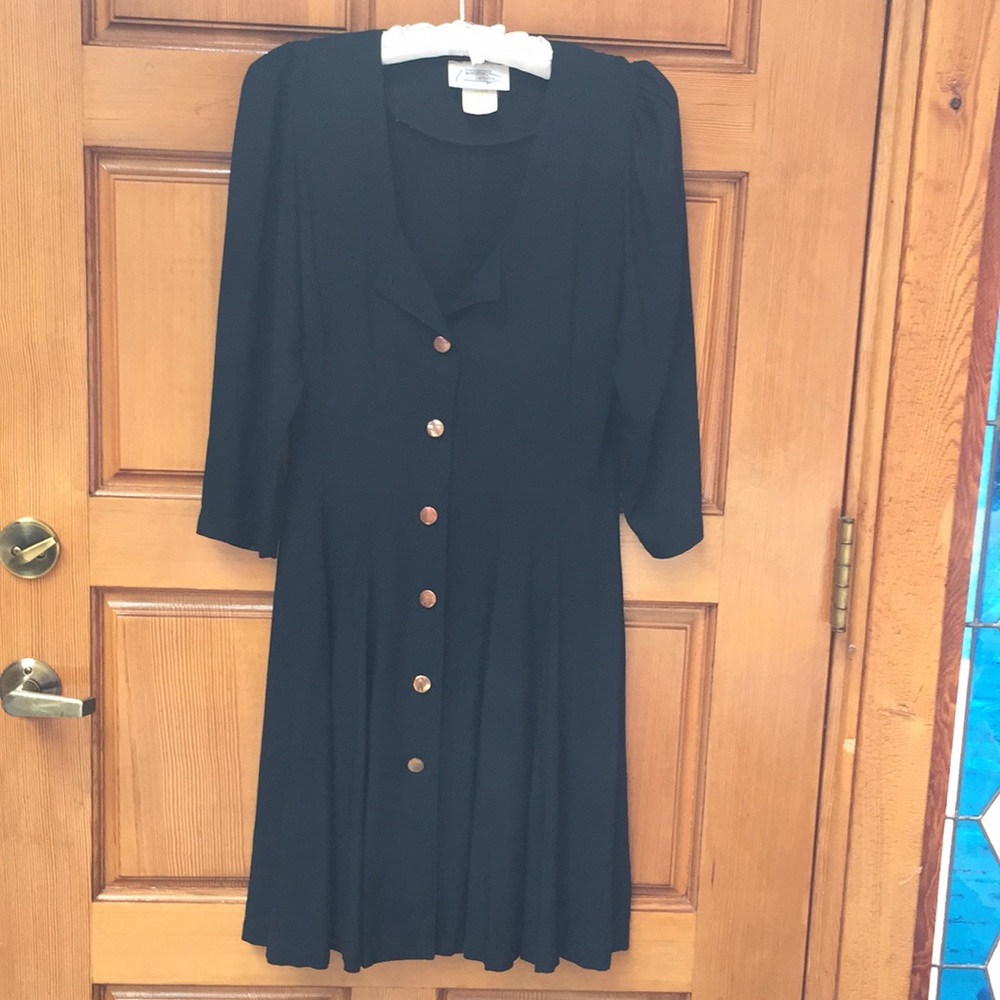 Vintage Black rayon dress. 💕 Very flattering